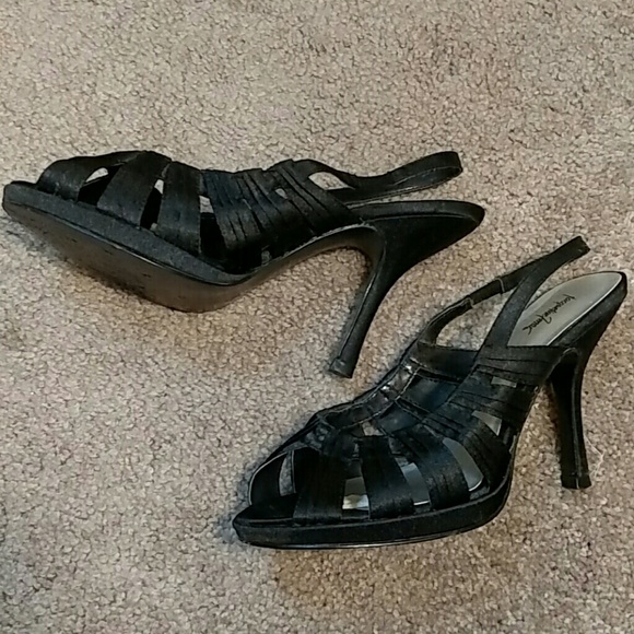 COPY - Satin strapped pumps - Picture 3 of 4